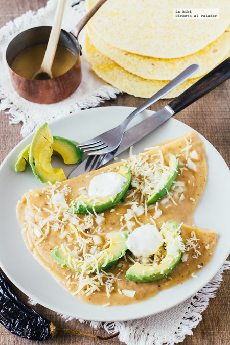 Enfrijoladas con chile pasilla. Receta especial Día del niño