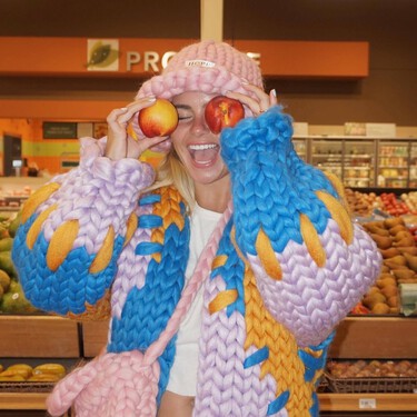 Las nuevas zapatillas Converse color algodón de azúcar más bonitas que hacen match con vestidos primaverales 