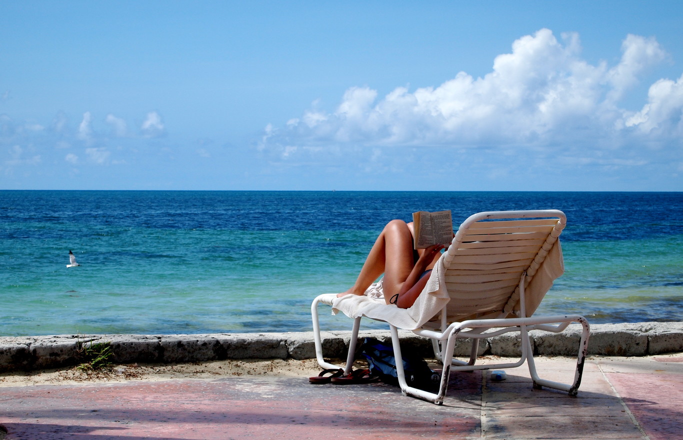 14 libros viajeros para planear las vacaciones (o llevar en la maleta)