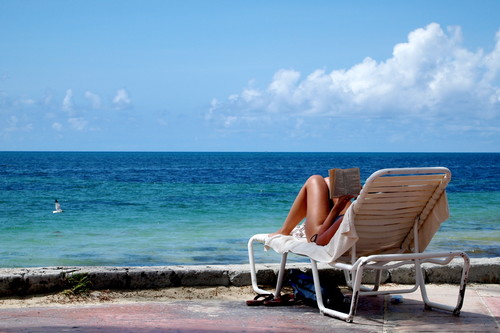 14 libros viajeros para planear las vacaciones (o llevar en la maleta)