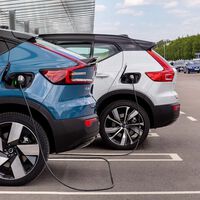 Tres de cada 10 conductores de coches eléctricos se volverían a comprar un coche de gasolina, según este estudio 