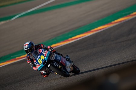 Jakub Kornfeil es el más rápido del viernes en Tailandia bajo la amenaza de los pilotos asiáticos de Moto3
