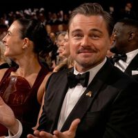 La nueva película de Martin Scorsese nos muestra su primera imagen. Ahora entendemos el bigote de Leonardo DiCaprio en los Oscars