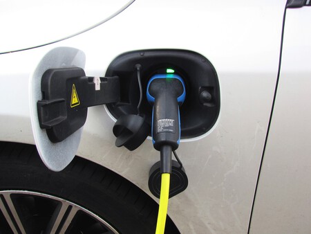 toma de corriente coche eléctrico
