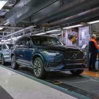 En la era del coche eléctrico, las marcas empiezan a copiar la manera de fabricar de Tesla. Y Volvo ya se ha subido al carro