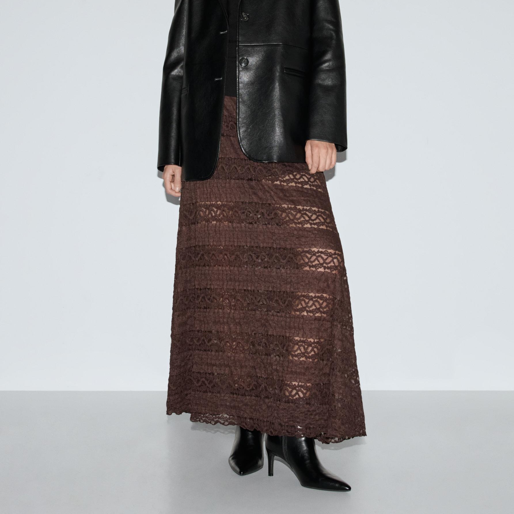 Falda midi de encaje