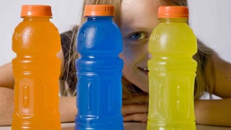¿Son las bebidas isotónicas adecuadas para los niños?