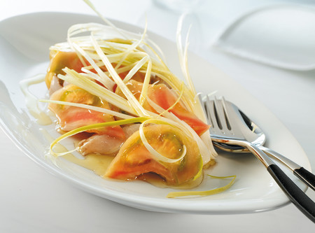 Ensalada de tomate con bacalao