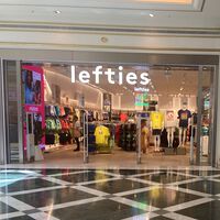 Lefties tiene una lámpara táctil, por 12,99 euros: ideal para la mesita de noche o cualquier rincón de casa