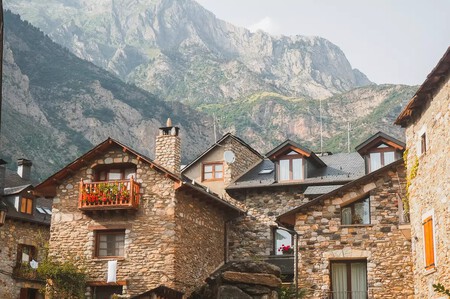 Pueblo Pirinieo Montana Huesca Encantador Bonito Tranquilo Otono Comida Rica Escapada