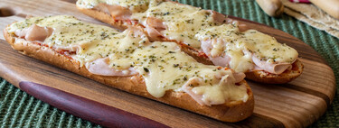 Paninis caseros o pizza de pan: una receta exprés que te solucionará las cenas y mucho más