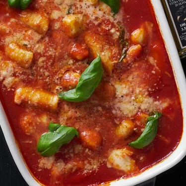 El error más común que cometes que amarga tu salsa de tomate. Y no, no se arregla con azúcar