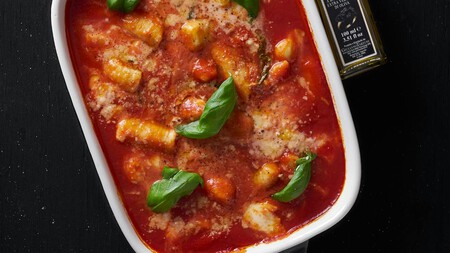 El error más común que cometes que amarga tu salsa de tomate. Y no, no se arregla con azúcar