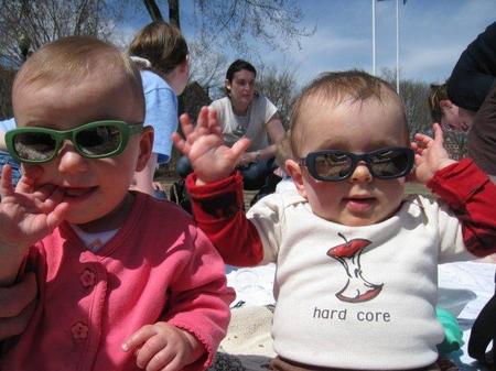 Los bebés deben usar gafas de sol