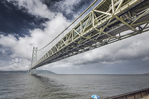 El más largo, el más alto, el más antiguo, de cristal... 11 puentes de récord en el mundo