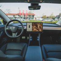 Tesla vuelve a activar su Autopilot mejorado: casi a mitad de precio de lo que cuesta el FSD más completo, pero aún en pruebas