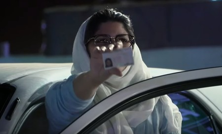 HBO edulcora en 'Autoescuela para mujeres saudíes' las décadas de prohibición de conducir en Arabia