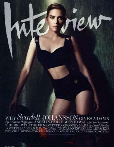 Scarlett Johansson, más tonificada que Eva Nasarre en la portada de Interview