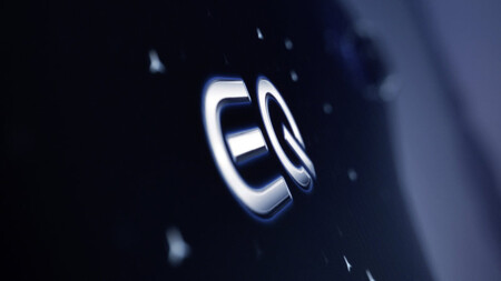 El Mercedes-Benz EQS tendrá una "hyperscreen", una pantalla por todo lo ancho del auto