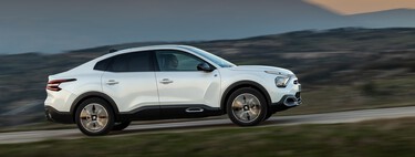Probamos el Citroën ë-C4X. Al fin un coche eléctrico que no es un SUV y que para mí cumple con lo más importante: confort y espacio