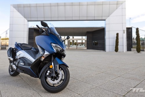 Probamos el Yamaha TMax DX: lujo, tecnología y practicidad para sibaritas