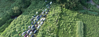 En el paisaje postapocalíptico de Fukushima también quedaron vehículos abandonados