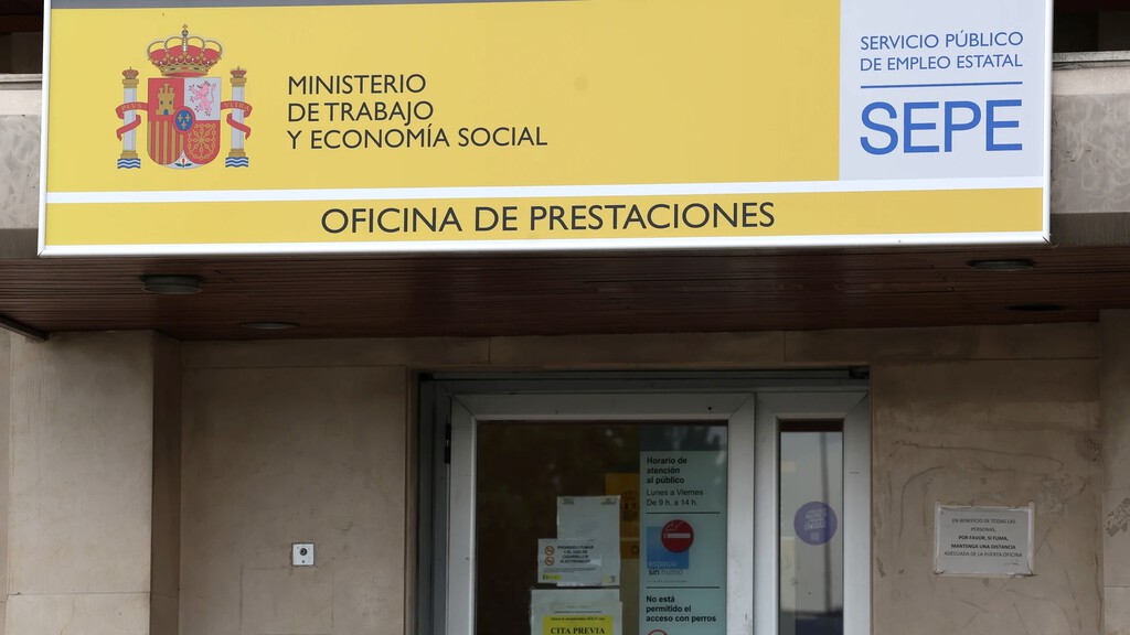 Viajó tres veces a Colombia y siguió cobrando su pensión en España. La justicia andaluza confirma las consecuencias: 9.240 euros