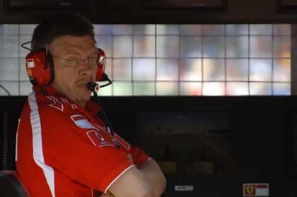 Brawn firma por Honda y Ferrari anuncia cambios