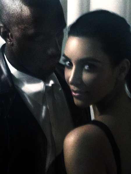 Kim Kardashian publica su primer twitpic con Kanye, esto va en serio ¿o qué?