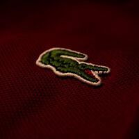 El Corte inglés se adelanta al próximo invierno con el plumífero de Lacoste que se va a convertir en tu favorito para el frío