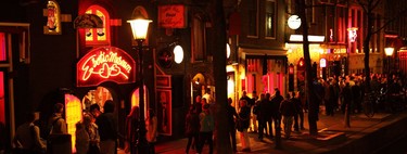 Amsterdam se está planteando cerrar el Barrio Rojo por el acoso turístico