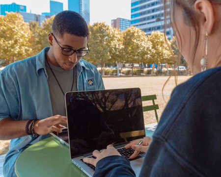 La Generación Z ya no quiere trabajar para Amazon, Apple o Google. El 76%...