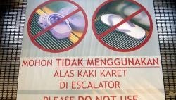 Los Crocs geniales, pero cuidado con las escaleras mecánicas