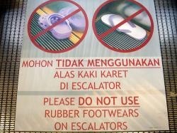 Los Crocs geniales, pero cuidado con las escaleras mecánicas