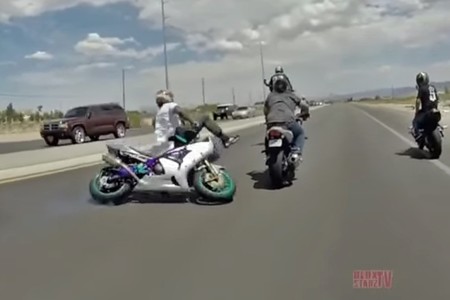 Ni todos estos motoristas juntos son capaces de sumar una neurona