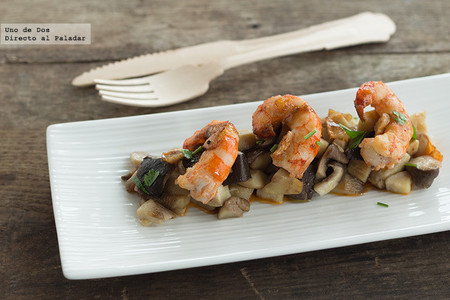 Salteado de langostinos y setas. Receta