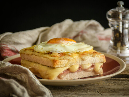 Cómo hacer croque-madame, el (otro) sándwich francés por excelencia