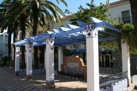 1024px Plaza De La Laguna Ayamonte 2