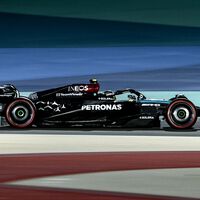 Lewis Hamilton lidera la sorpresa de Mercedes en el estreno de la F1 y solo Fernando Alonso se les acerca