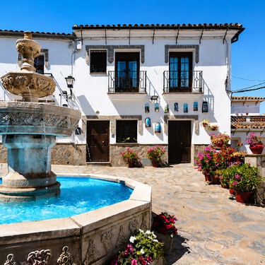 Este es el pueblo blanco más bonito de Andalucía para visitar en otoño, pero los turistas no lo saben y se van a Frigiliana 