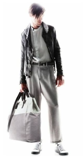 Siluetas fluidas en Emporio Armani Primavera-Verano 2012