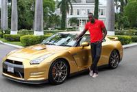 Usain Bolt recibe su Nissan GT-R "Spec Bolt"