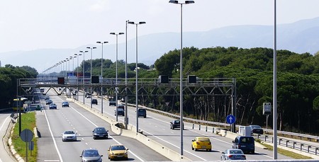 La DGT pide a empresas y ciudadanos que planifiquen sus horarios para ir al trabajo y evitar atascos en hora punta