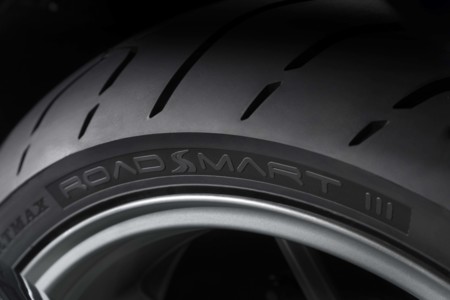 Roadsmart Iii Rear Detail 4