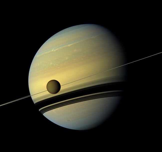 Titan Gasolinera Espacial