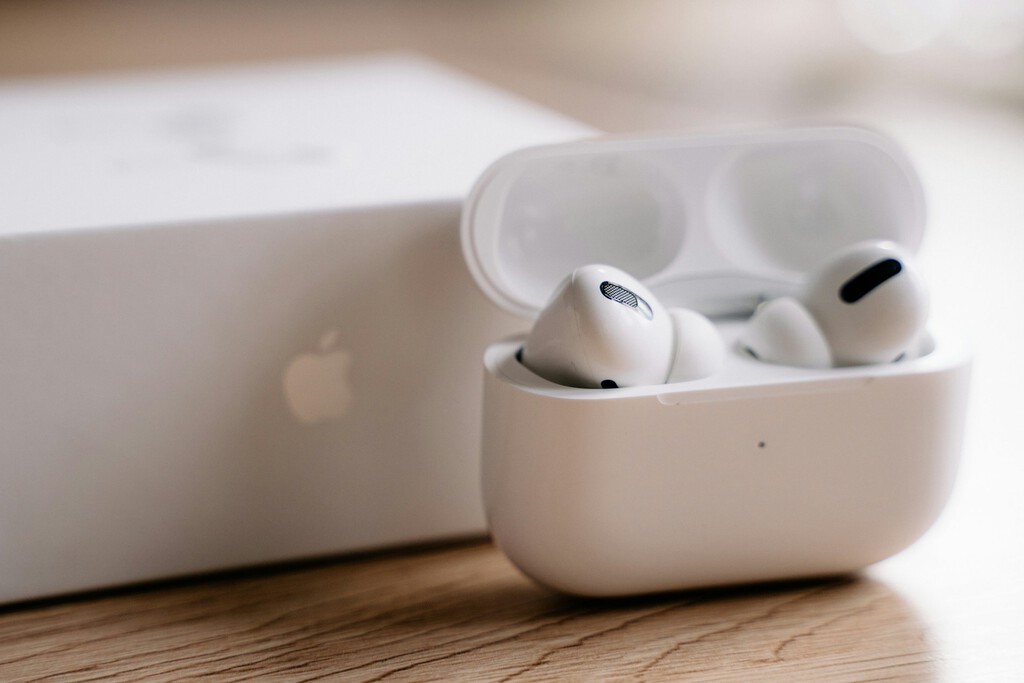 Get the Most Out of Your AirPods With These Simple Tips and Tricks 