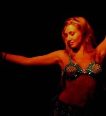 Danza del vientre para moldear nuestra figura. Operación bikini