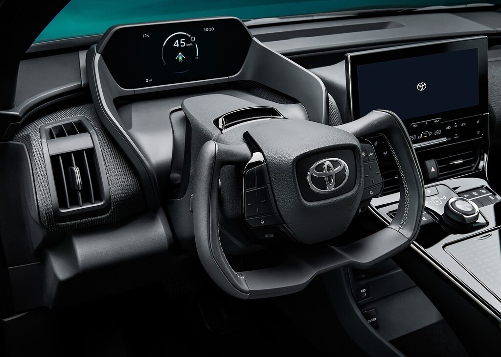 Los volantes del futuro serán, sobre todo, raros: por qué la industria está experimentando tanto con ellos