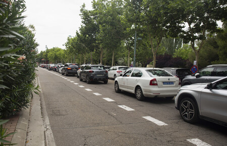 Gasolinera en Zaragoza cola kilométrica para repostar