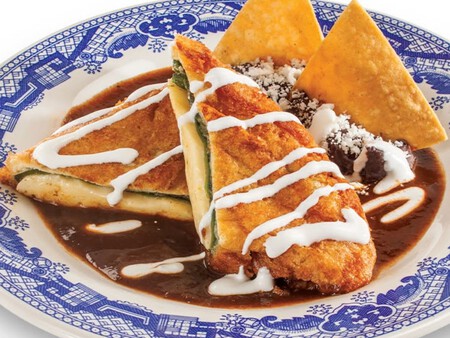 Ya llegó el Festival de Fiestas Patrias y Chiles rellenos a Sanborns: con antojitos, postres, aguas frescas y hasta chile en nogada